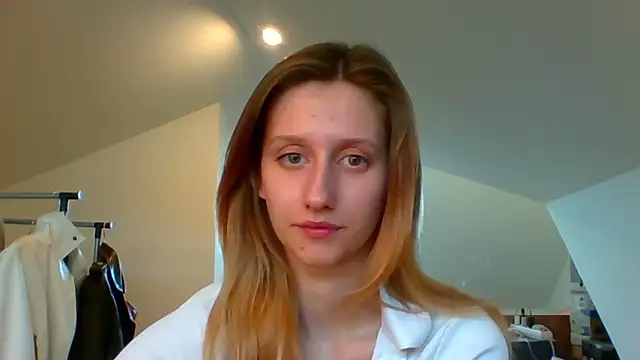 Snapshot of LUNA_delight chatting on 02-14-25, 02:44 LUNA delight online show from 02-14-25, 02:44