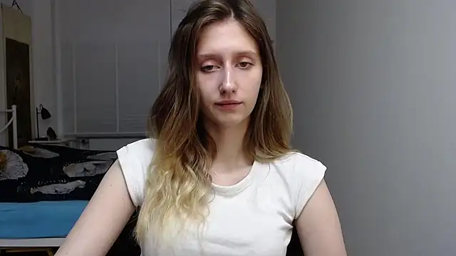 Snapshot of LUNA_delight chatting on 10-09-25, 05:27 LUNA delight online show from 10-09-25, 05:27