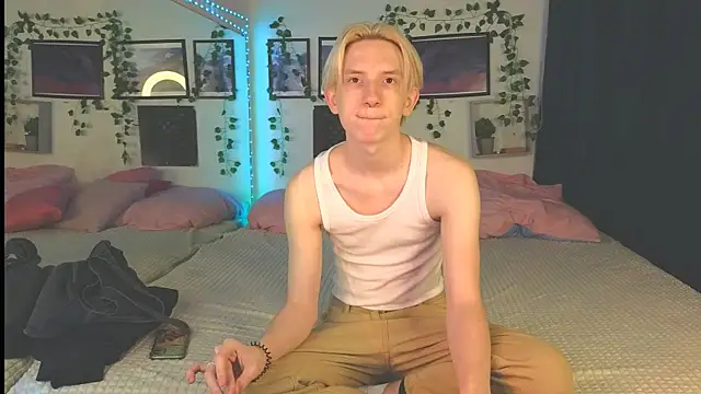 Snapshot of Ron_Vils chatting on 01-11-25, 10:19 Ron Vils online show from 01-11-25, 10:19