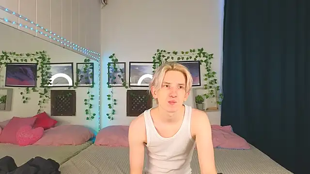 Snapshot of Ron_Vils chatting on 01-14-25, 03:53 Ron Vils online show from 01-14-25, 03:53