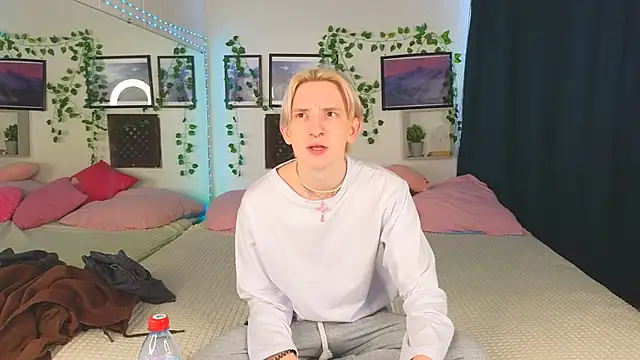 Snapshot of Ron_Vils chatting on 01-15-25, 05:40 Ron Vils online show from 01-15-25, 05:40