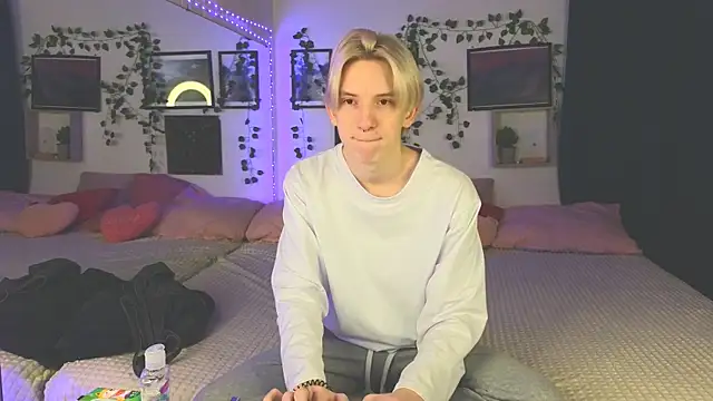 Snapshot of Ron_Vils chatting on 01-18-25, 02:36 Ron Vils online show from 01-18-25, 02:36