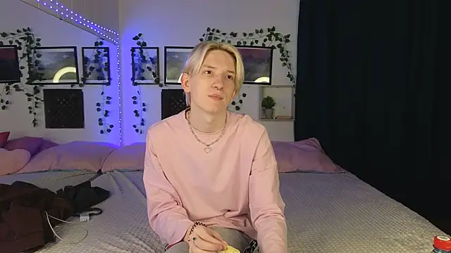 Snapshot of Ron_Vils chatting on 01-19-25, 03:08 Ron Vils online show from 01-19-25, 03:08