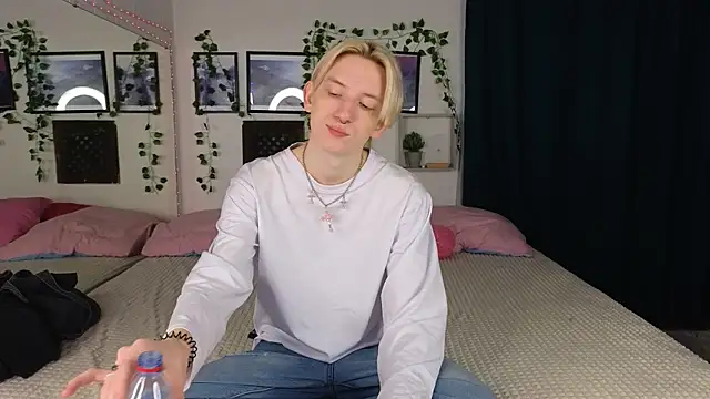 Snapshot of Ron_Vils chatting on 01-23-25, 02:55 Ron Vils online show from 01-23-25, 02:55