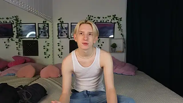 Snapshot of Ron_Vils chatting on 01-24-25, 03:00 Ron Vils online show from 01-24-25, 03:00