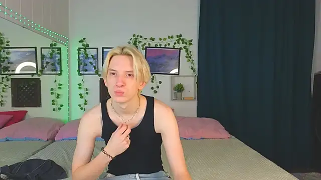 Snapshot of Ron_Vils chatting on 01-26-25, 02:45 Ron Vils online show from 01-26-25, 02:45