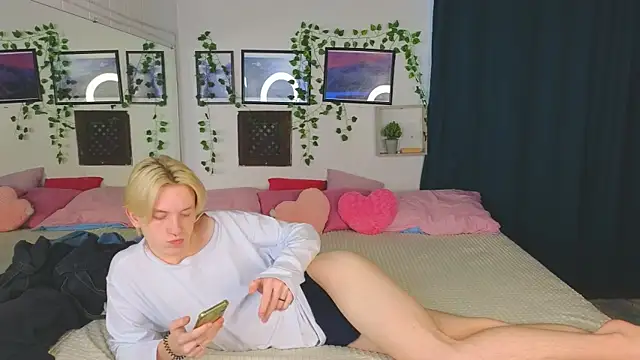 Snapshot of Ron_Vils chatting on 01-28-25, 05:54 Ron Vils online show from 01-28-25, 05:54