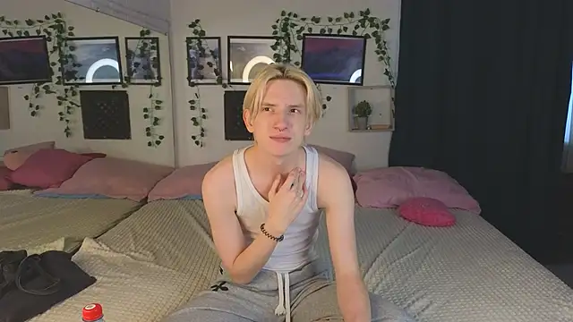 Snapshot of Ron_Vils chatting on 01-29-25, 06:01 Ron Vils online show from 01-29-25, 06:01