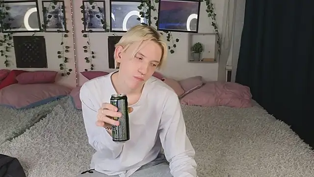 Snapshot of Ron_Vils chatting on 02-01-25, 06:08 Ron Vils online show from 02-01-25, 06:08