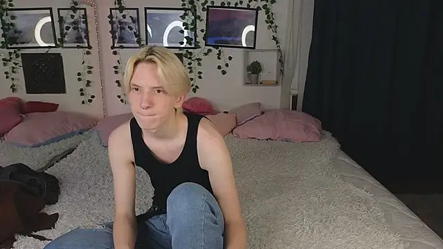 Snapshot of Ron_Vils chatting on 02-02-25, 06:20 Ron Vils online show from 02-02-25, 06:20