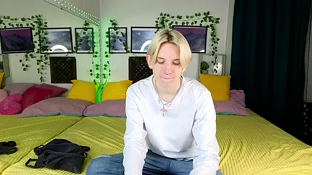 Snapshot of Ron_Vils chatting on 02-04-25, 03:26 Ron Vils online show from 02-04-25, 03:26