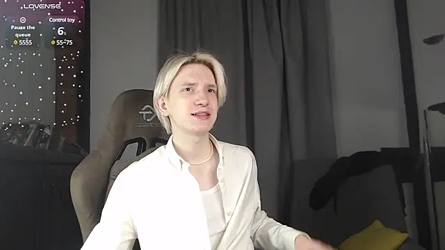 Snapshot of Ron_Vils chatting on 02-05-25, 12:49 Ron Vils online show from 02-05-25, 12:49