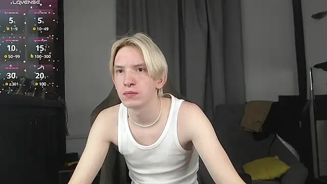 Snapshot of Ron_Vils chatting on 02-05-25, 04:14 Ron Vils online show from 02-05-25, 04:14