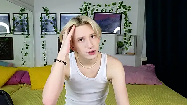 Snapshot of Ron_Vils chatting on 02-06-25, 02:58 Ron Vils online show from 02-06-25, 02:58