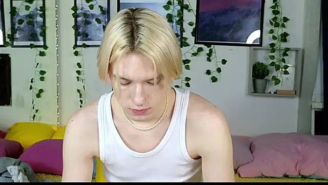 Snapshot of Ron_Vils chatting on 02-06-25, 06:02 Ron Vils online show from 02-06-25, 06:02