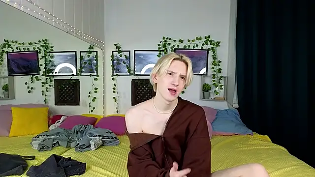 Snapshot of Ron_Vils chatting on 02-06-25, 09:06 Ron Vils online show from 02-06-25, 09:06