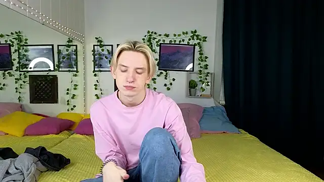 Snapshot of Ron_Vils chatting on 02-07-25, 03:19 Ron Vils online show from 02-07-25, 03:19