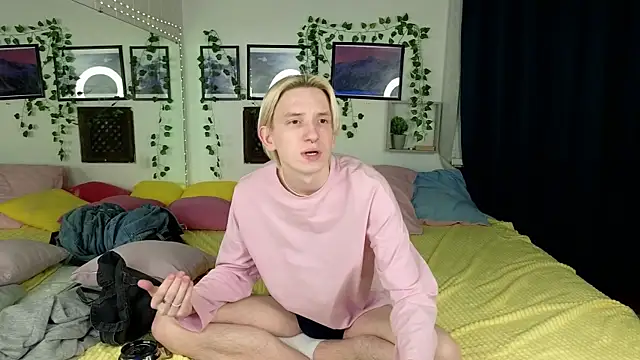 Snapshot of Ron_Vils chatting on 02-07-25, 06:24 Ron Vils online show from 02-07-25, 06:24