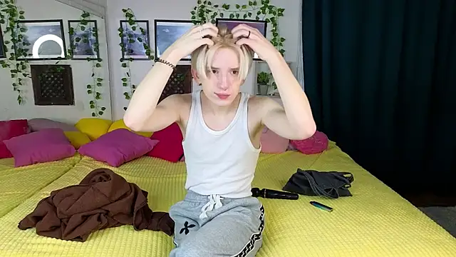 Snapshot of Ron_Vils chatting on 02-13-25, 03:29 Ron Vils online show from 02-13-25, 03:29