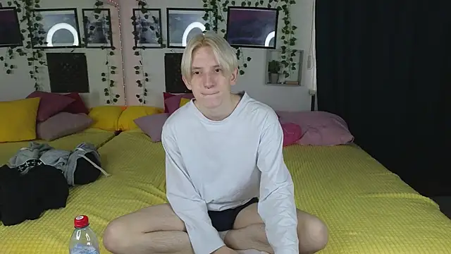 Snapshot of Ron_Vils chatting on 02-14-25, 03:11 Ron Vils online show from 02-14-25, 03:11