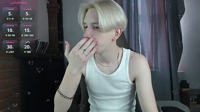 Snapshot of Ron_Vils chatting on 02-17-25, 06:31 Ron Vils online show from 02-17-25, 06:31