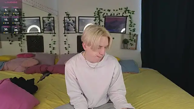 Snapshot of Ron_Vils chatting on 02-18-25, 05:42 Ron Vils online show from 02-18-25, 05:42