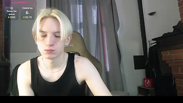 Snapshot of Ron_Vils chatting on 02-19-25, 05:49 Ron Vils online show from 02-19-25, 05:49