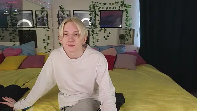 Snapshot of Ron_Vils chatting on 02-20-25, 06:06 Ron Vils online show from 02-20-25, 06:06