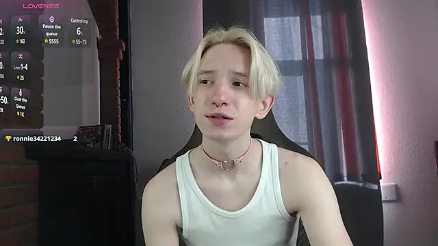 Snapshot of Ron_Vils chatting on 02-21-25, 05:46 Ron Vils online show from 02-21-25, 05:46