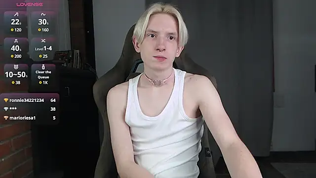 Snapshot of Ron_Vils chatting on 02-21-25, 11:55 Ron Vils online show from 02-21-25, 11:55