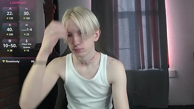 Snapshot of Ron_Vils chatting on 02-22-25, 06:39 Ron Vils online show from 02-22-25, 06:39