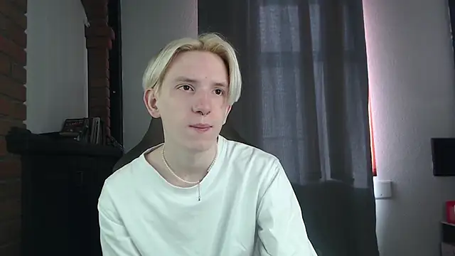 Snapshot of Ron_Vils chatting on 02-23-25, 05:23 Ron Vils online show from 02-23-25, 05:23