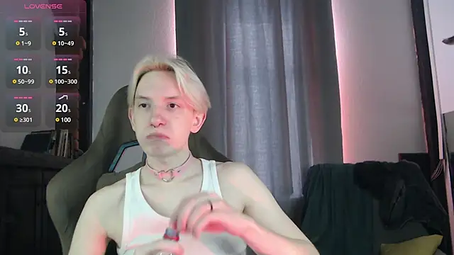 Snapshot of Ron_Vils chatting on 03-01-25, 05:09 Ron Vils online show from 03-01-25, 05:09