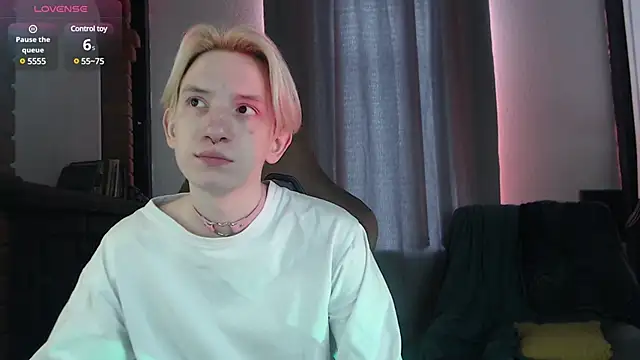 Snapshot of Ron_Vils chatting on 03-03-25, 05:09 Ron Vils online show from 03-03-25, 05:09