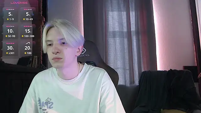 Snapshot of Ron_Vils chatting on 03-04-25, 05:32 Ron Vils online show from 03-04-25, 05:32