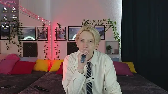 Snapshot of Ron_Vils chatting on 03-05-25, 08:00 Ron Vils online show from 03-05-25, 08:00