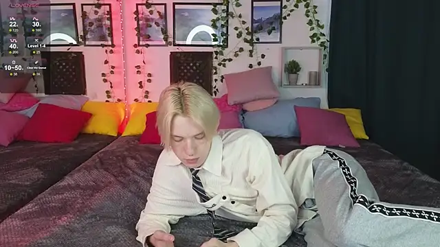 Snapshot of Ron_Vils chatting on 03-06-25, 04:52 Ron Vils online show from 03-06-25, 04:52