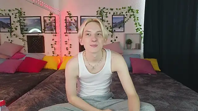 Snapshot of Ron_Vils chatting on 03-06-25, 07:57 Ron Vils online show from 03-06-25, 07:57