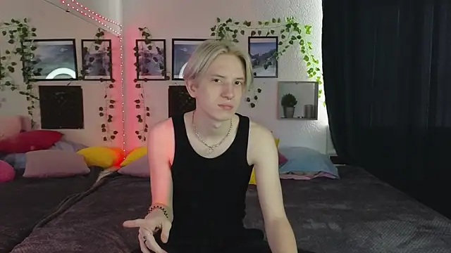 Snapshot of Ron_Vils chatting on 03-15-25, 04:46 Ron Vils online show from 03-15-25, 04:46