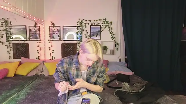 Snapshot of Ron_Vils chatting on 03-21-25, 03:02 Ron Vils online show from 03-21-25, 03:02