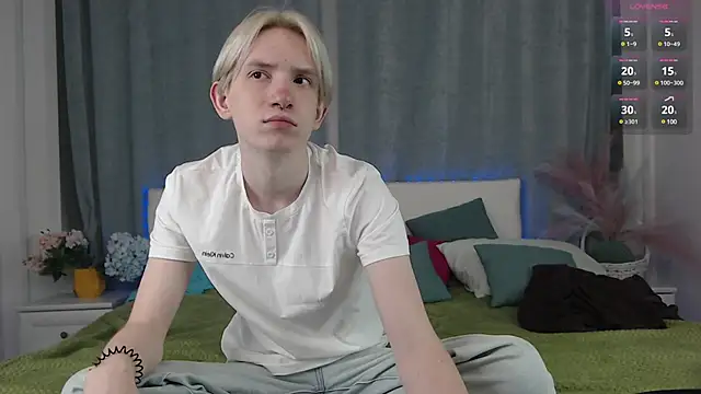 Snapshot of Ron_Vils chatting on 03-22-25, 02:58 Ron Vils online show from 03-22-25, 02:58