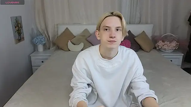 Snapshot of Ron_Vils chatting on 09-11-25, 05:51 Ron Vils online show from 09-11-25, 05:51