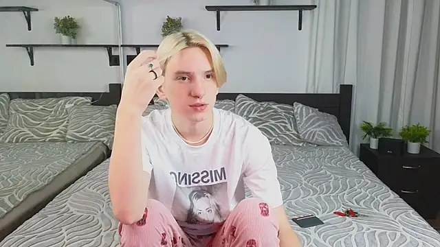 Snapshot of Ron_Vils chatting on 09-13-25, 03:34 Ron Vils online show from 09-13-25, 03:34