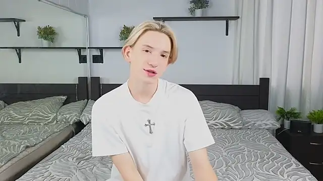 Snapshot of Ron_Vils chatting on 09-17-25, 05:31 Ron Vils online show from 09-17-25, 05:31