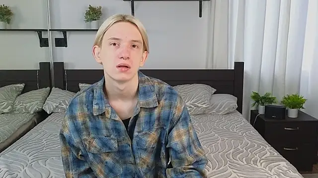 Snapshot of Ron_Vils chatting on 09-18-25, 05:42 Ron Vils online show from 09-18-25, 05:42