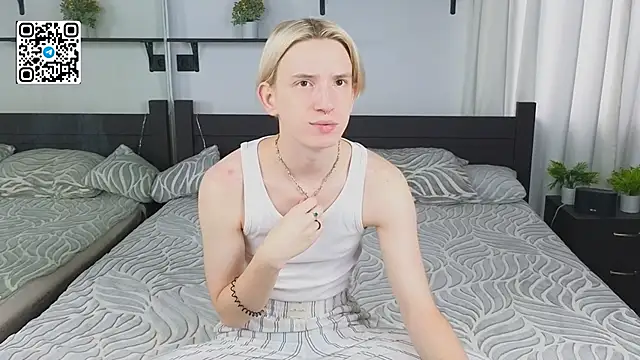 Snapshot of Ron_Vils chatting on 09-20-25, 05:52 Ron Vils online show from 09-20-25, 05:52