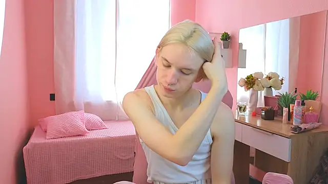 Snapshot of Ron_Vils chatting on 10-12-25, 05:28 Ron Vils online show from 10-12-25, 05:28