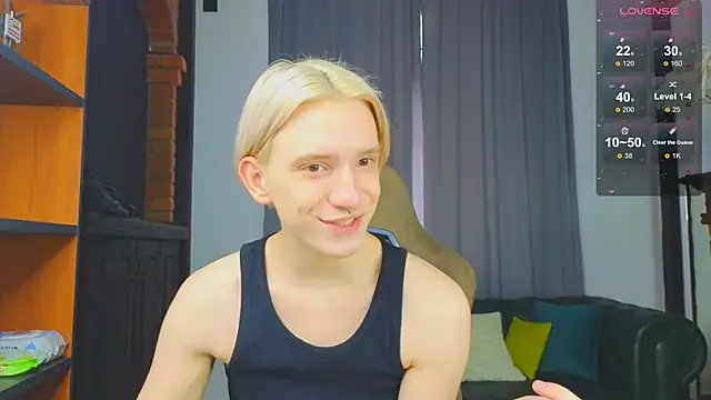 Snapshot of Ron_Vils chatting on 10-18-25, 08:04 Ron Vils online show from 10-18-25, 08:04