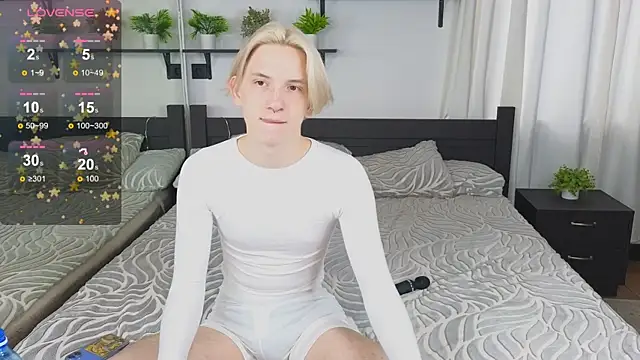 Snapshot of Ron_Vils chatting on 10-19-25, 06:25 Ron Vils online show from 10-19-25, 06:25