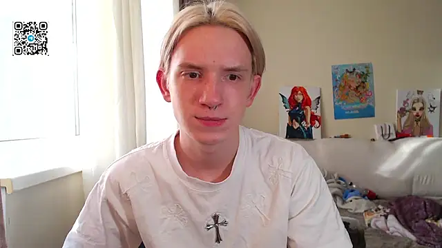 Snapshot of Ron_Vils chatting on 10-22-25, 09:42 Ron Vils online show from 10-22-25, 09:42